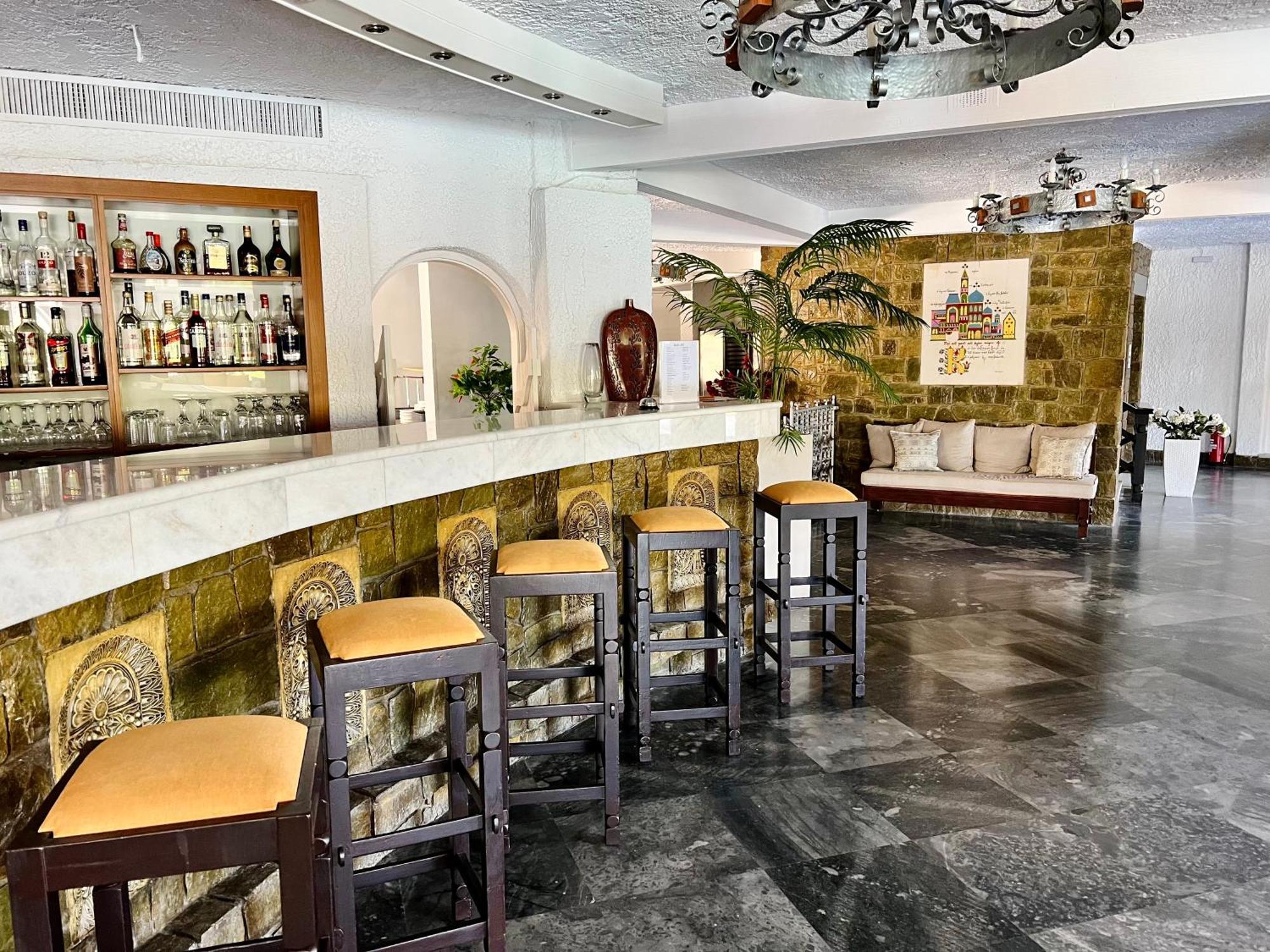 Karteros Hotel エクステリア 写真