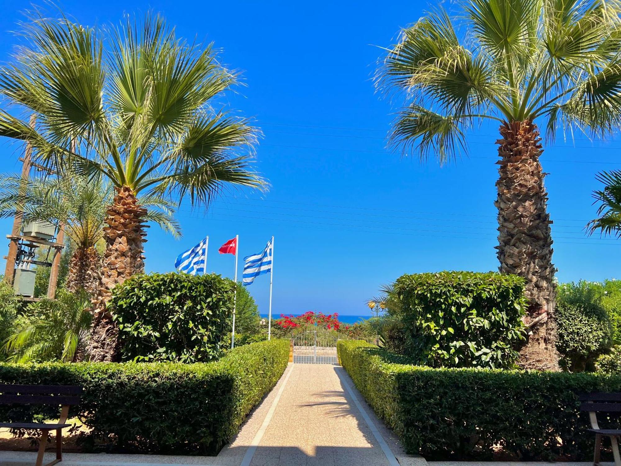 Karteros Hotel エクステリア 写真